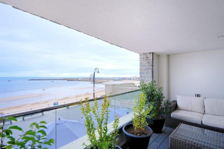 Largigi Offering Two Amazing Panoramic Sea Front Apartments Lyme Regis Eksteriør billede