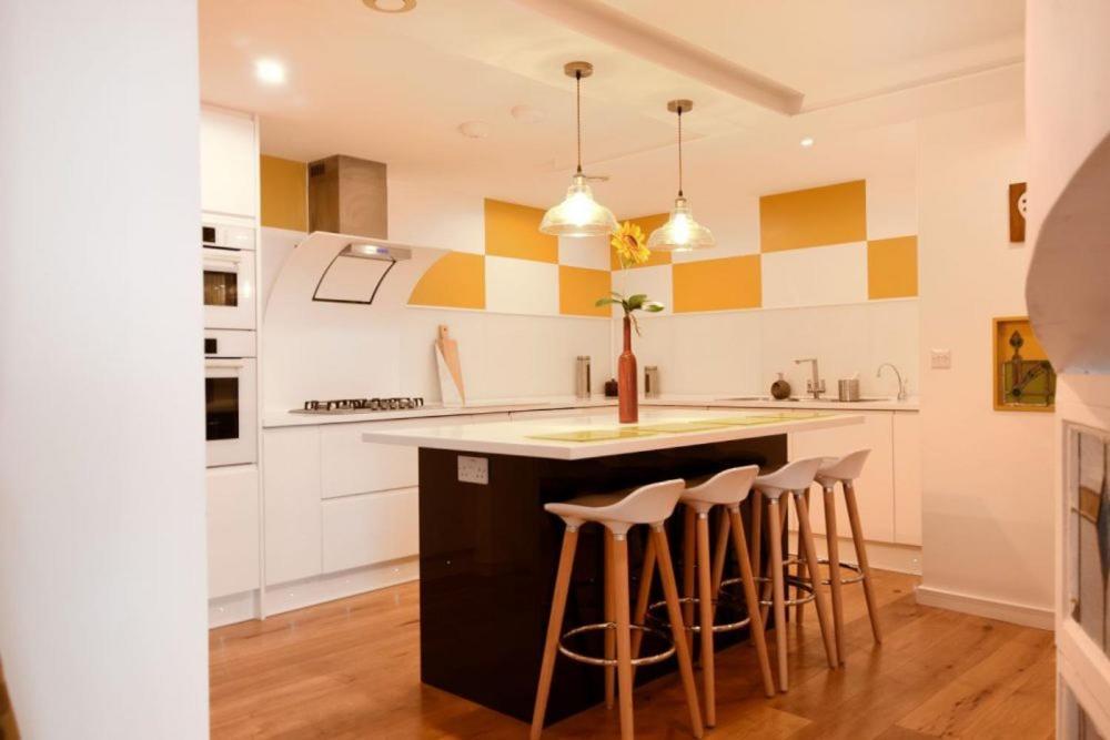 Largigi Offering Two Amazing Panoramic Sea Front Apartments Lyme Regis Eksteriør billede